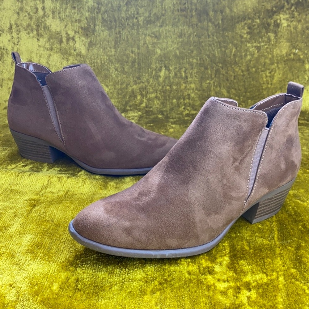 American Eagle Brown Faux Suede Chunky Heeled Slip On Ankle Booties Size 8.5